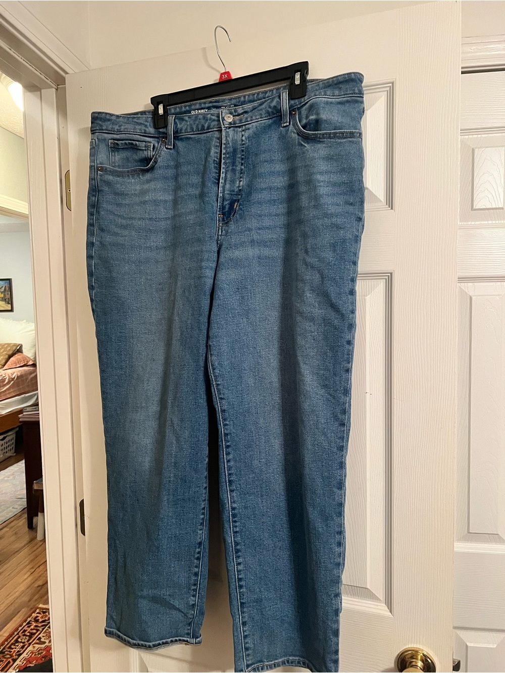 Old Navy Women's Straight Leg Jeans in Light Blue Wash